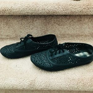 Black Design Cutout Flats. Lightly worn.